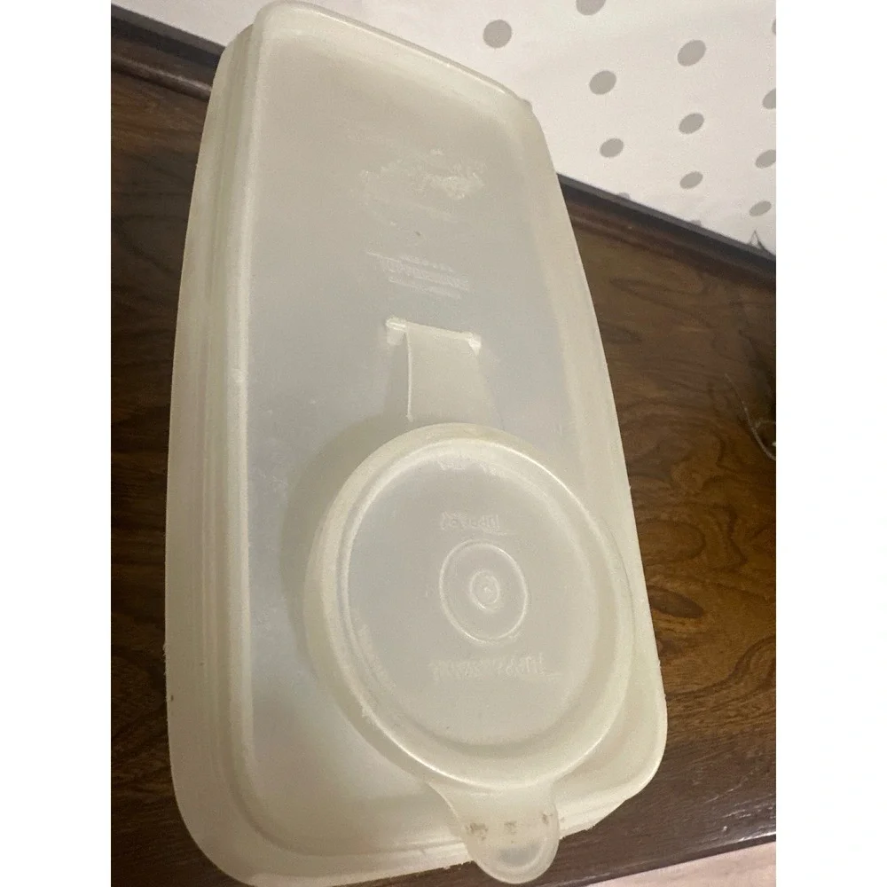 Vintage Tupperware Cereal Storer 1101-4 Frosted White Flip Top Pour Spout Lid